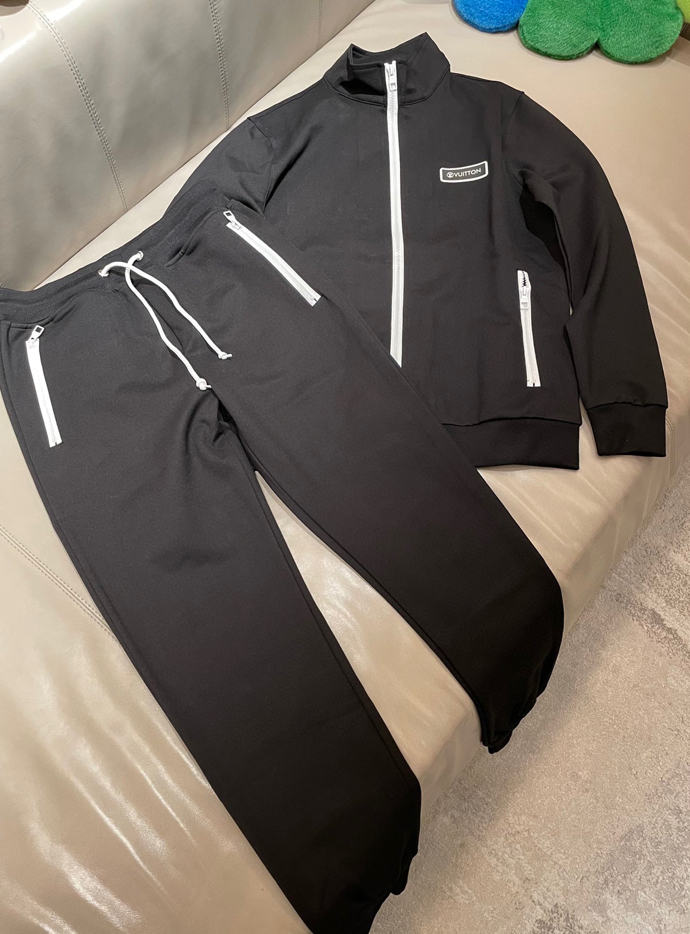 Best Replica Louis Vuitton Jacket + Pants Set - Colareps