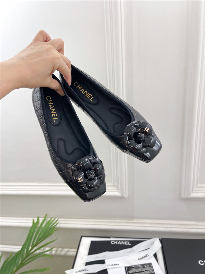 Best Replica Chanel catwalk style camellia shoes - Colareps