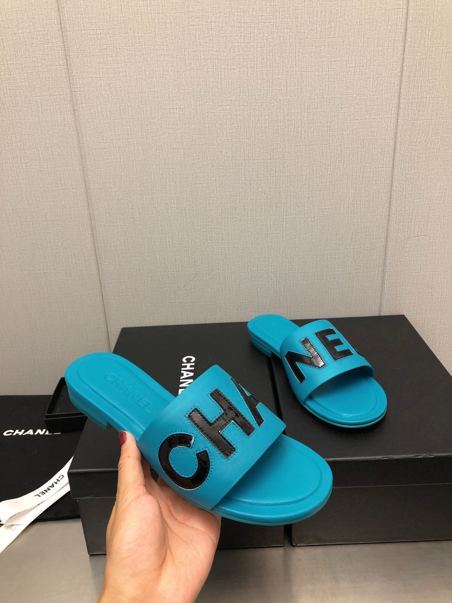 Best Replica Chanel color matching letter leather buckle slippers - Colareps