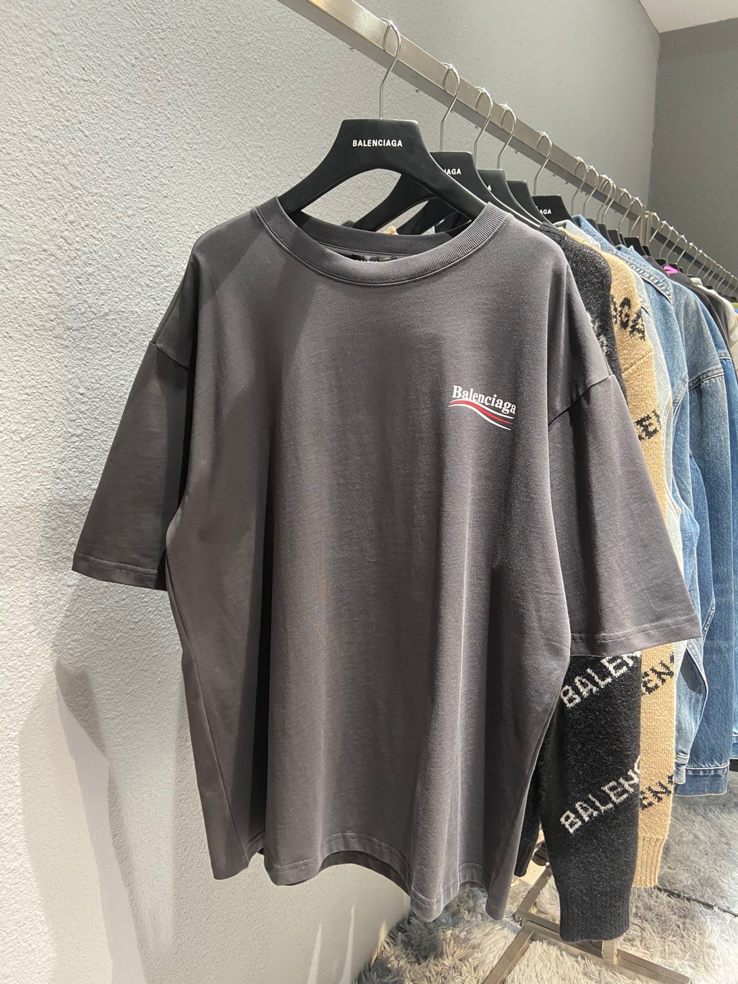 Best Replica Balenciaga T-shirt - Colareps