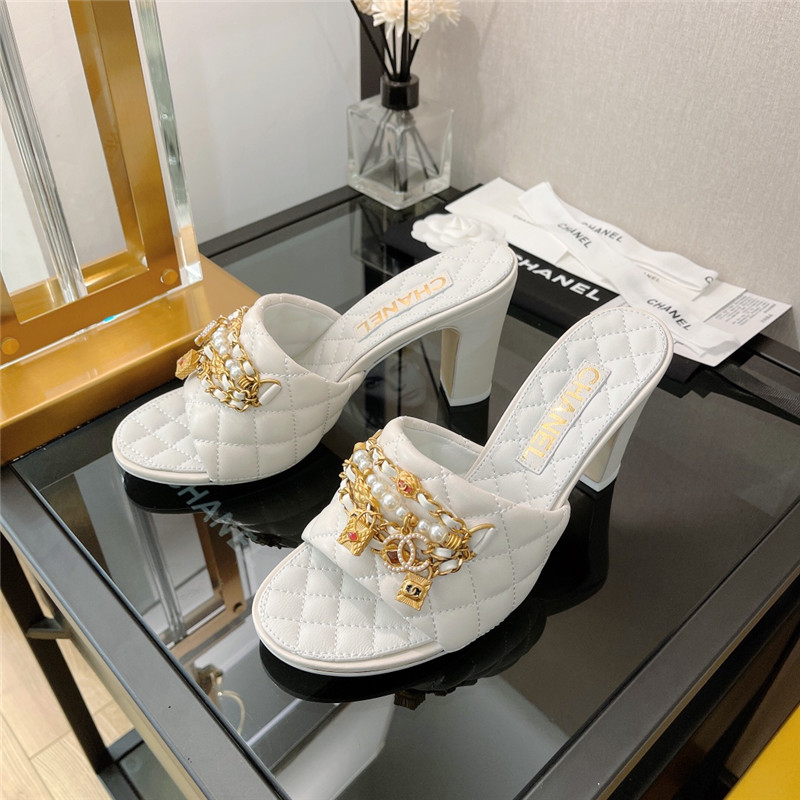 Best Replica chanel pendant pearl chain high heel slippers - Colareps