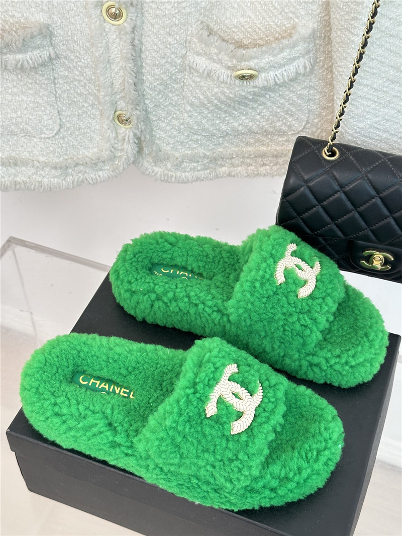 Best Replica Chanel classic four seasons double C plush slippers - Colareps