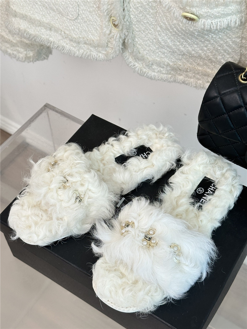 Best Replica Chanel new Mier pure wool double C four-leaf clover fur slippers - Colareps