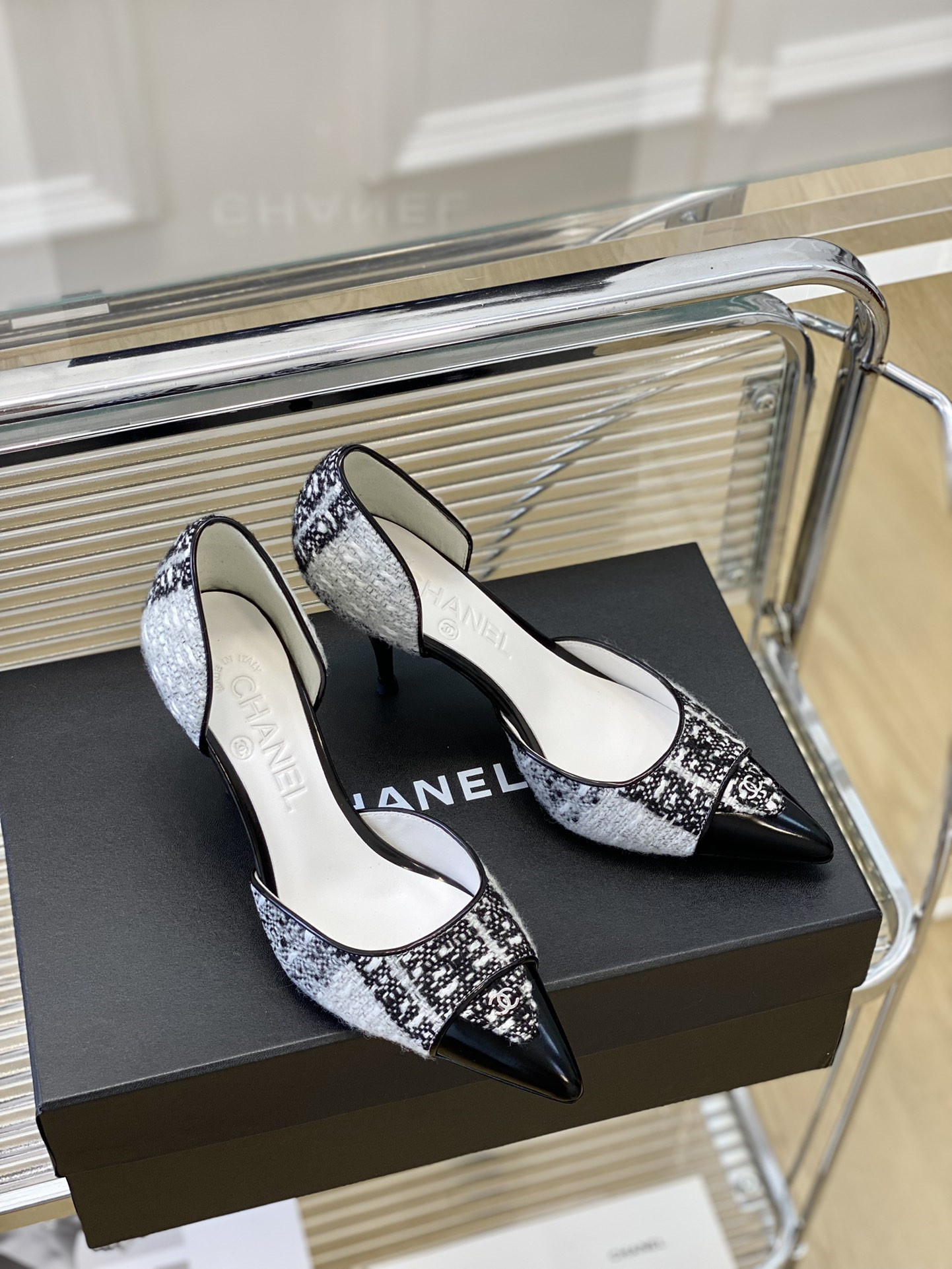 Best Replica chanel side empty high heels - Colareps
