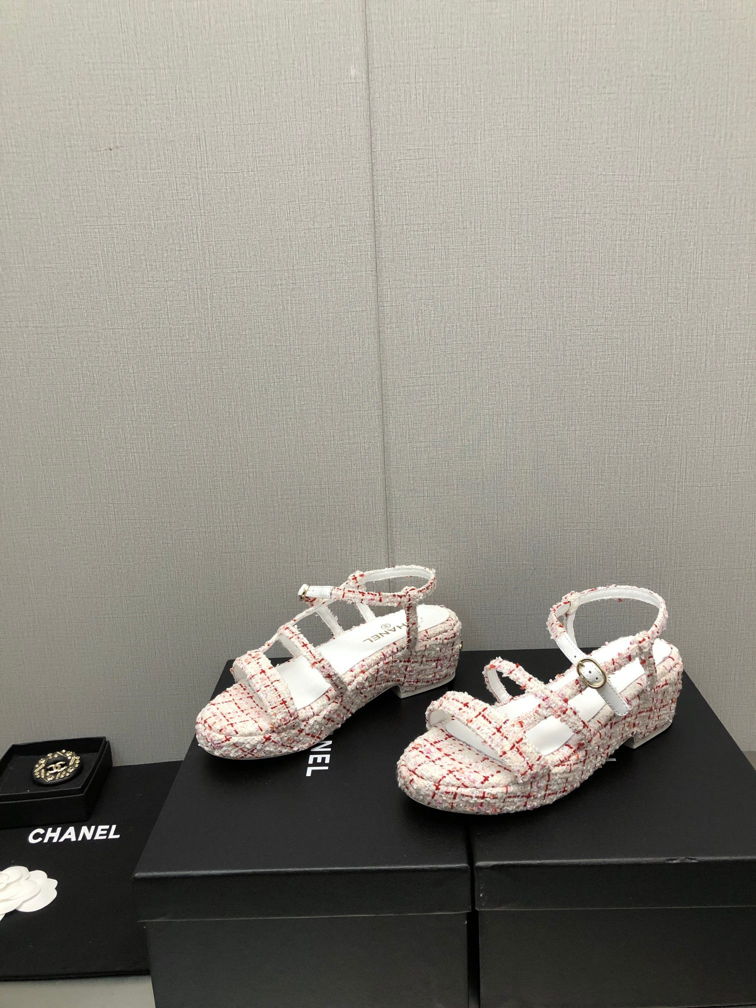 Best Replica Chanel back metal logo sandals - Colareps