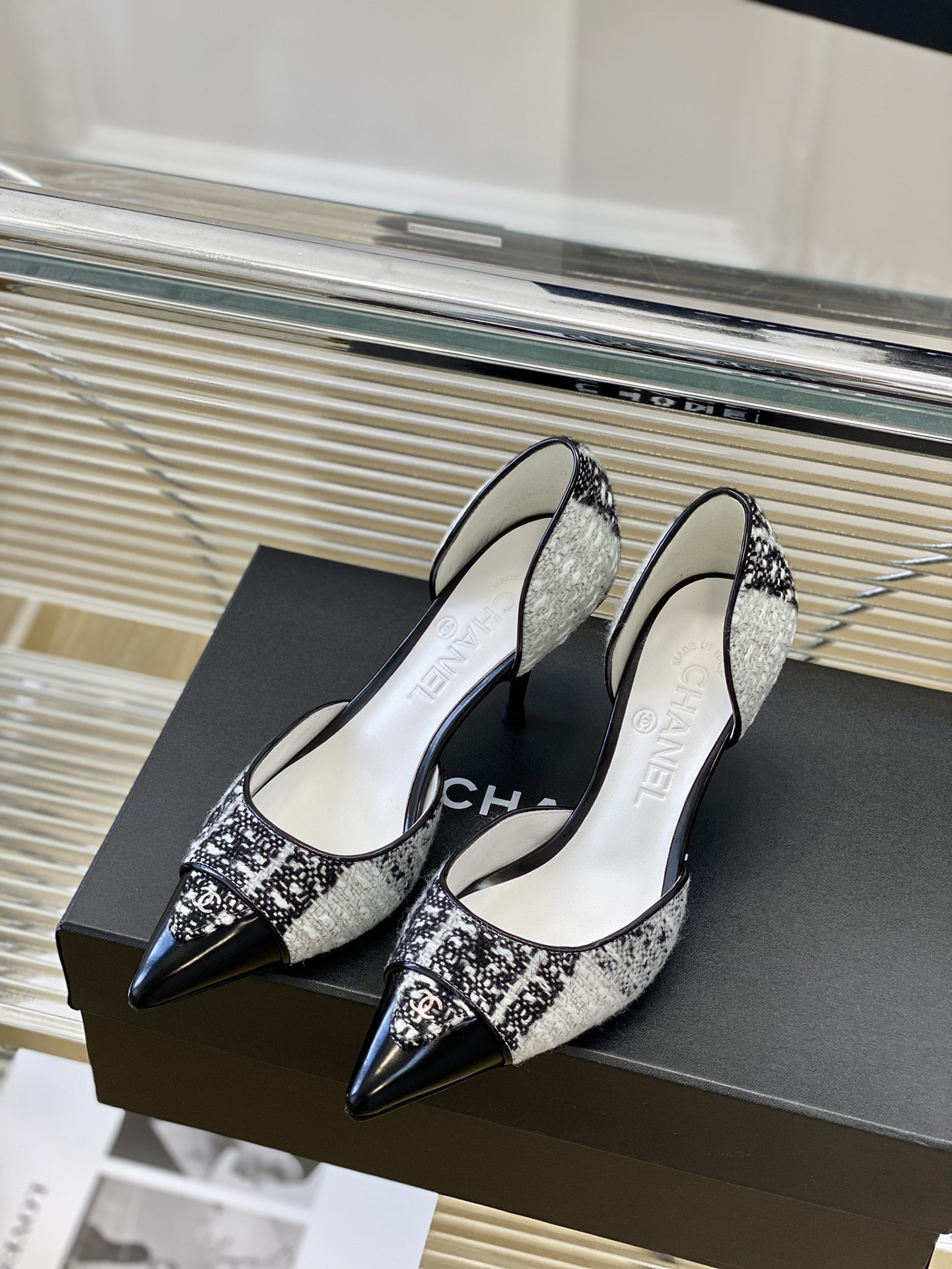 Best Replica chanel side empty high heels - Colareps