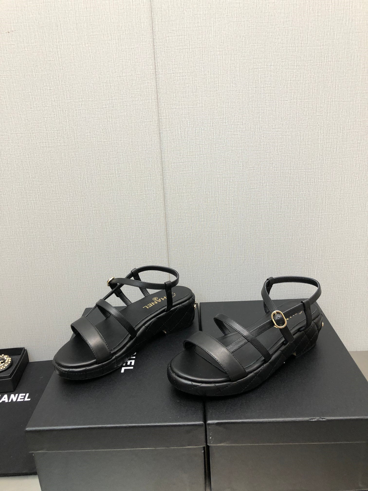 Best Replica Chanel back metal logo sandals - Colareps