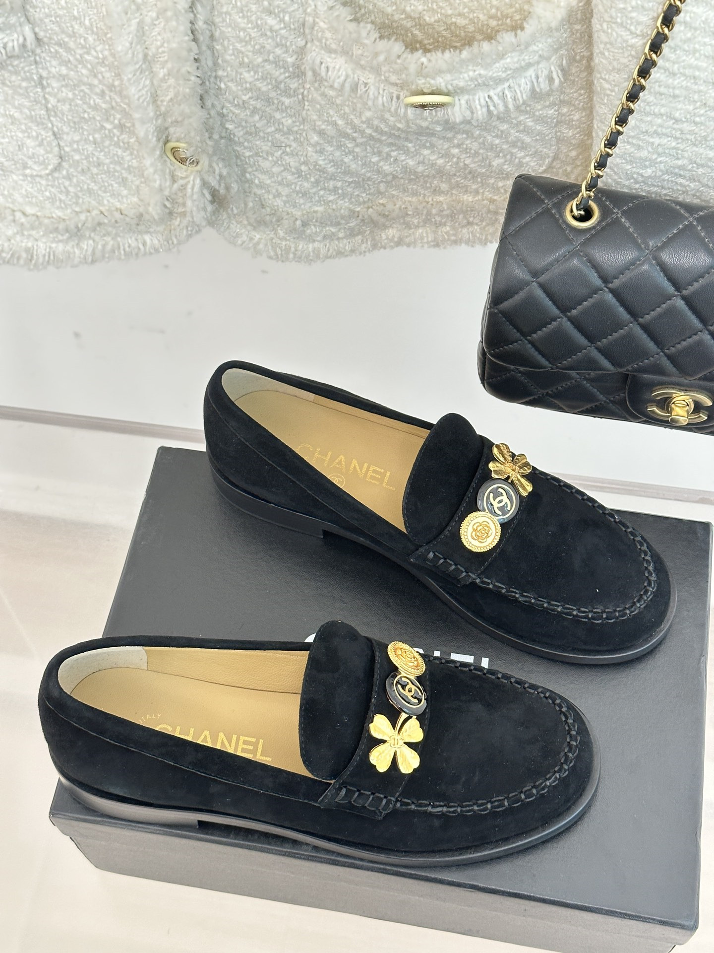 Best Replica Chanel classic double C gold four-leaf clover gold coin loafers - Colareps