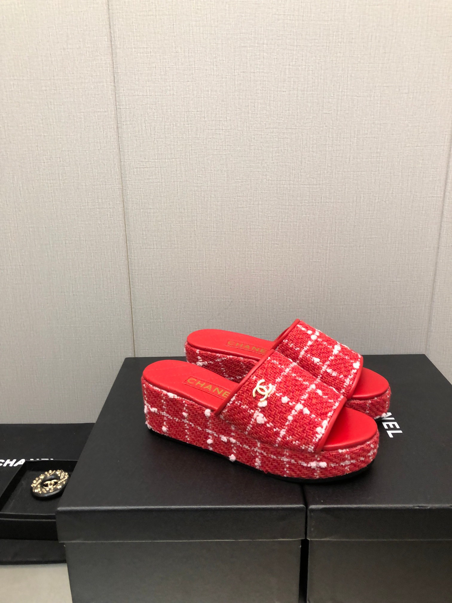 Best Replica Chanel rubber outsole high imitation water platform slippers - Colareps