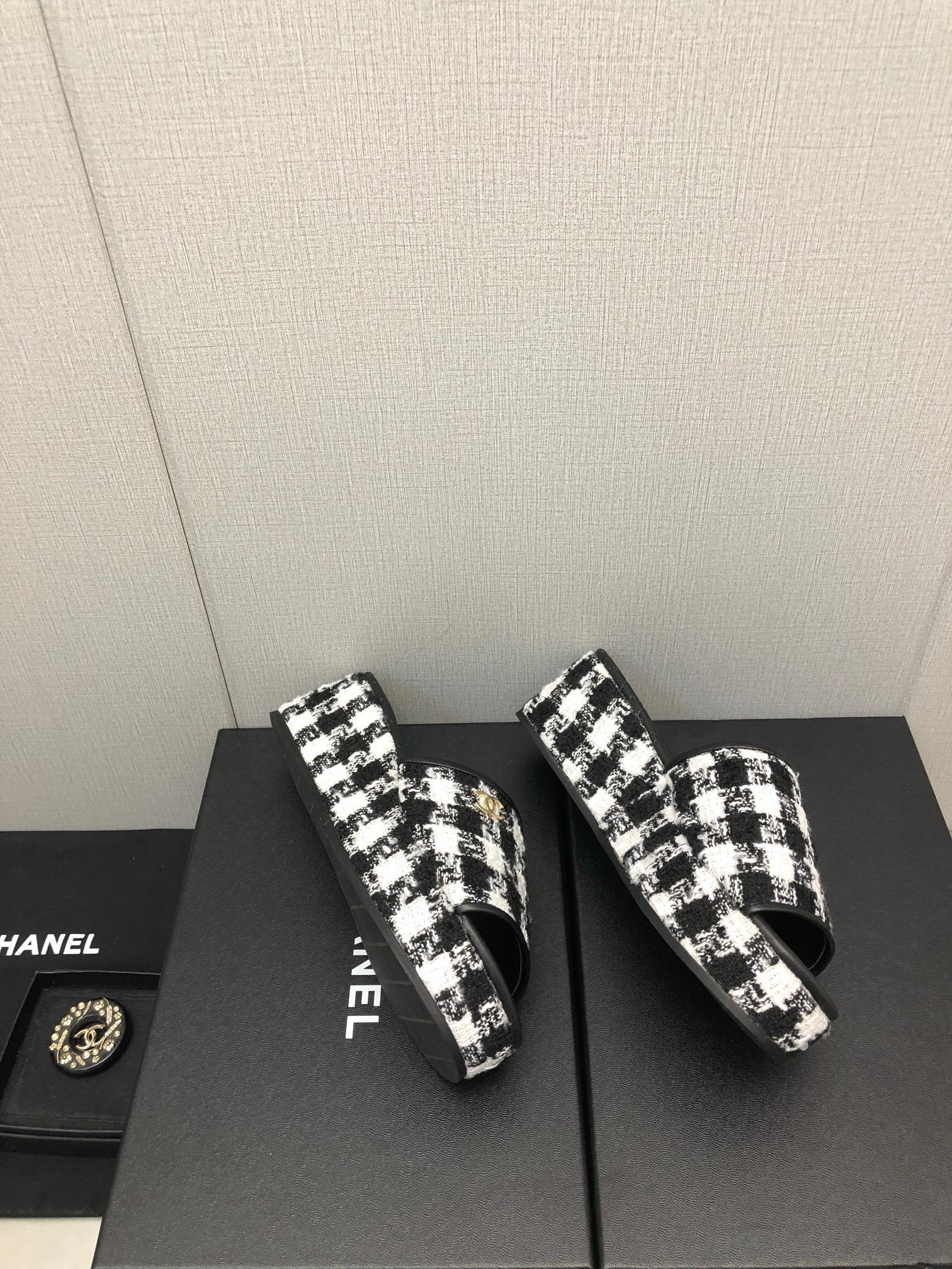 Best Replica Chanel rubber outsole high imitation water platform slippers - Colareps