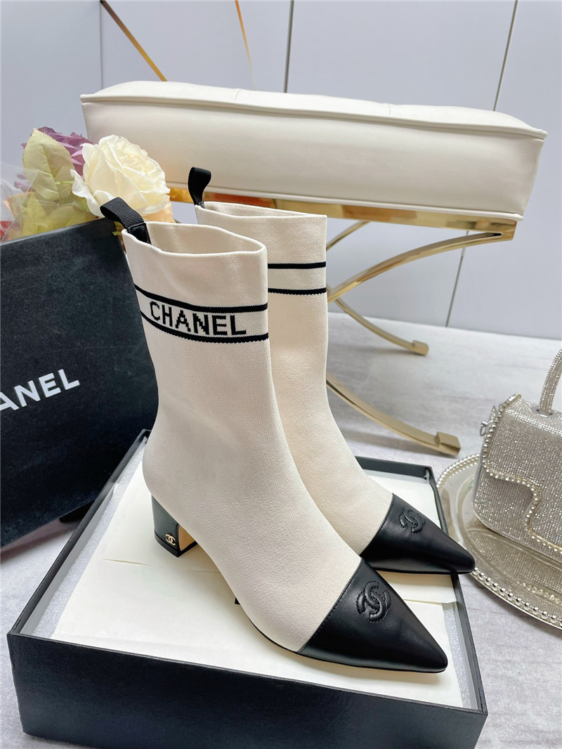 Best Replica chanel logo pointed toe chunky heel ankle boots - Colareps