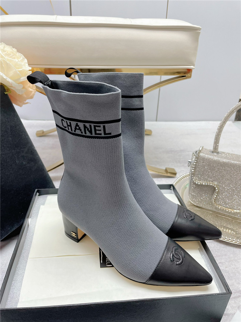 Best Replica chanel logo pointed toe chunky heel ankle boots - Colareps