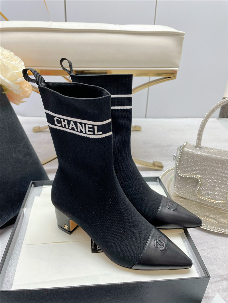 Best Replica chanel logo pointed toe chunky heel ankle boots - Colareps