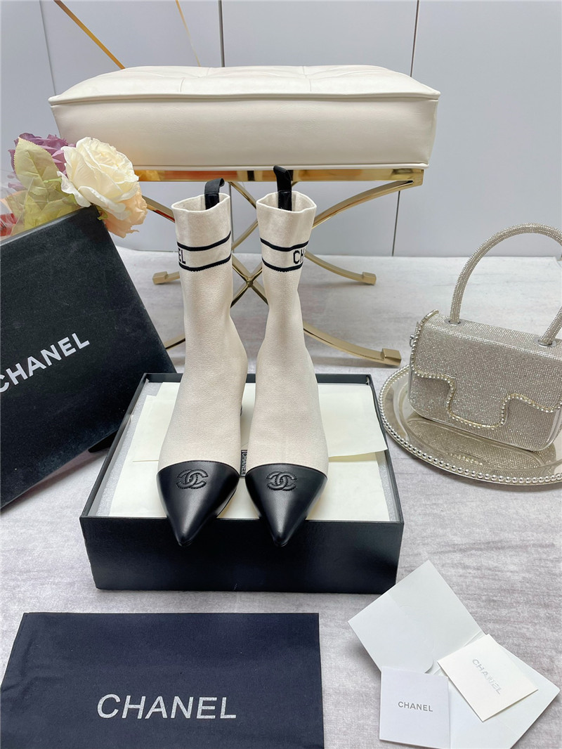 Best Replica chanel logo pointed toe chunky heel ankle boots - Colareps