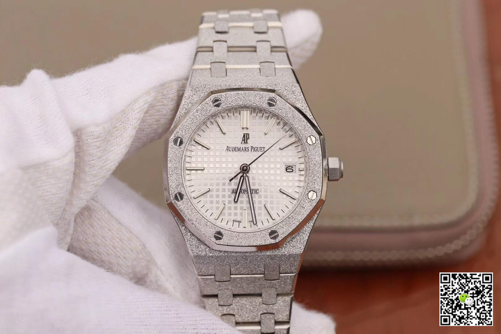 Best Replica Replica Audemars Piguet Royal Oak 15454BC.GG.1259BC.01 1:1 Best Edition JH Factory Silver Dial - Colareps