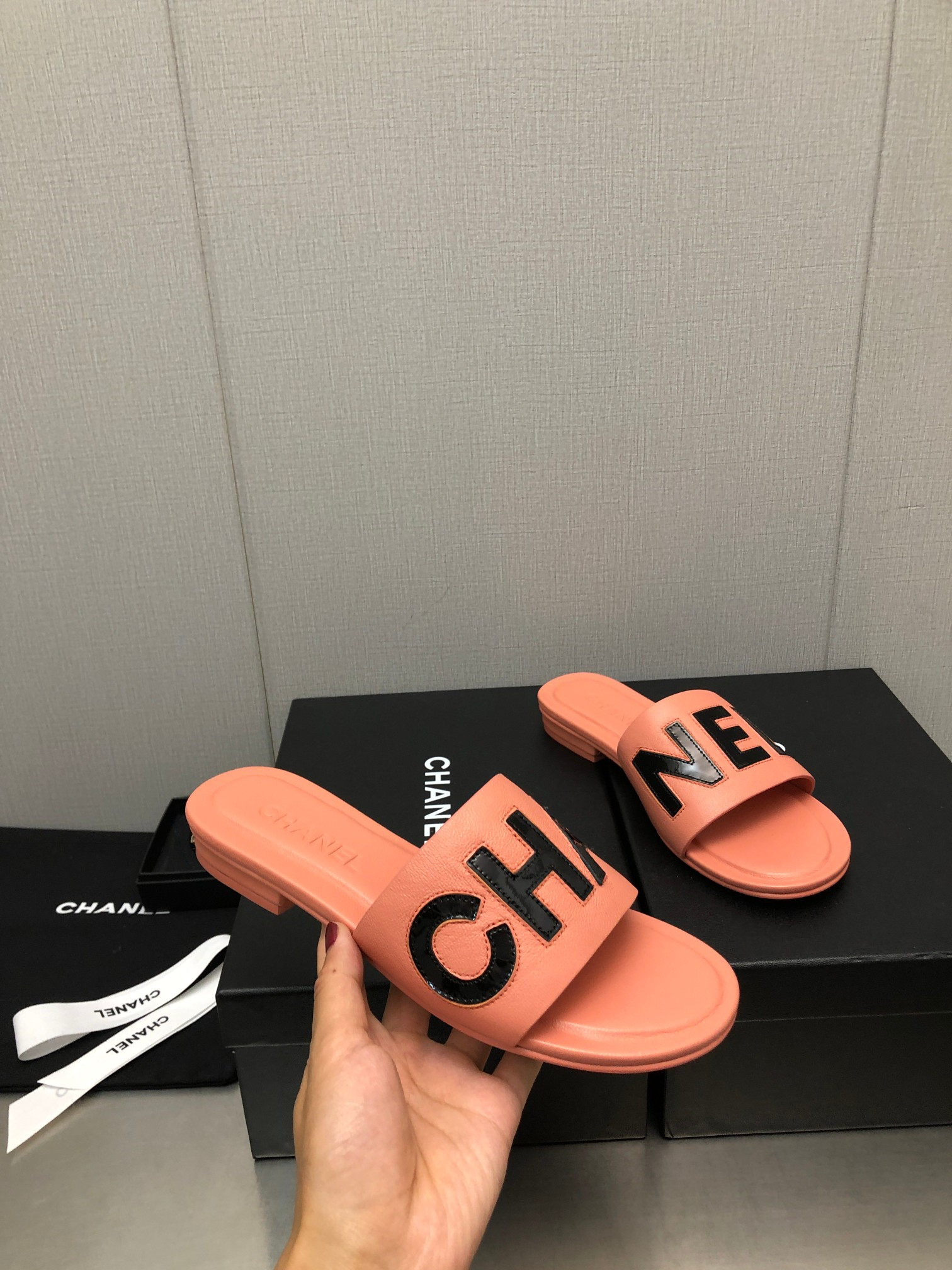 Best Replica Chanel color matching letter leather buckle slippers - Colareps