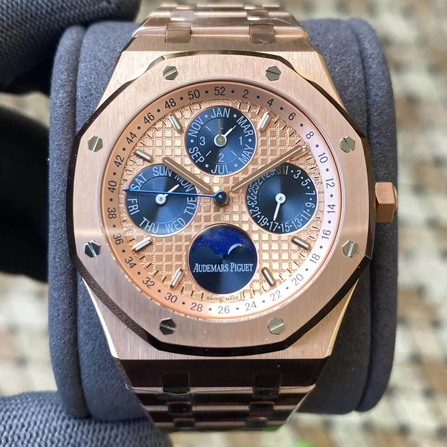 Best Replica Replica Audemars Piguet Royal Oak 26584OR.OO.1220OR.01 1:1 Best Edition APS Factory Gold Dial - Colareps