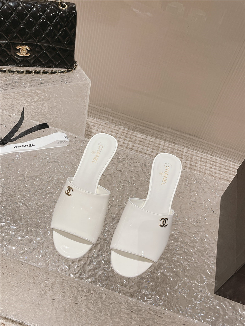 Best Replica Chanel hot style shoe upper big logo slippers - Colareps