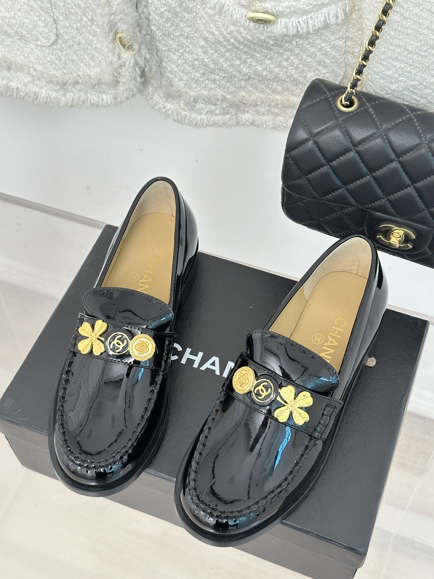 Best Replica Chanel classic double C gold four-leaf clover gold coin loafers - Colareps