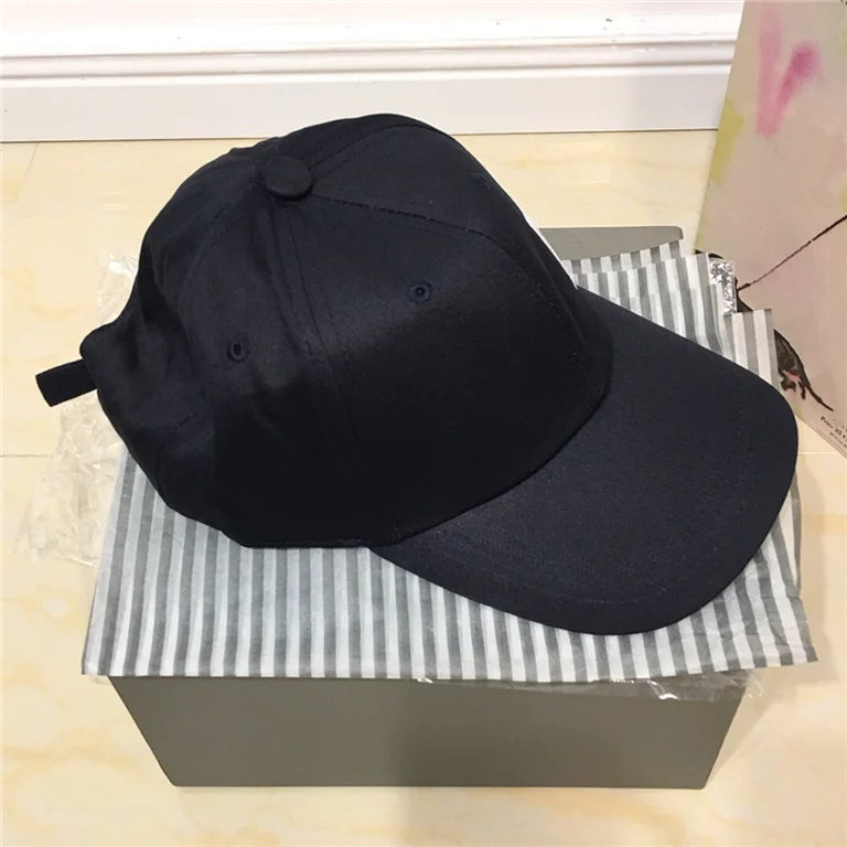 Best Replica Thom Browne Cap - Colareps