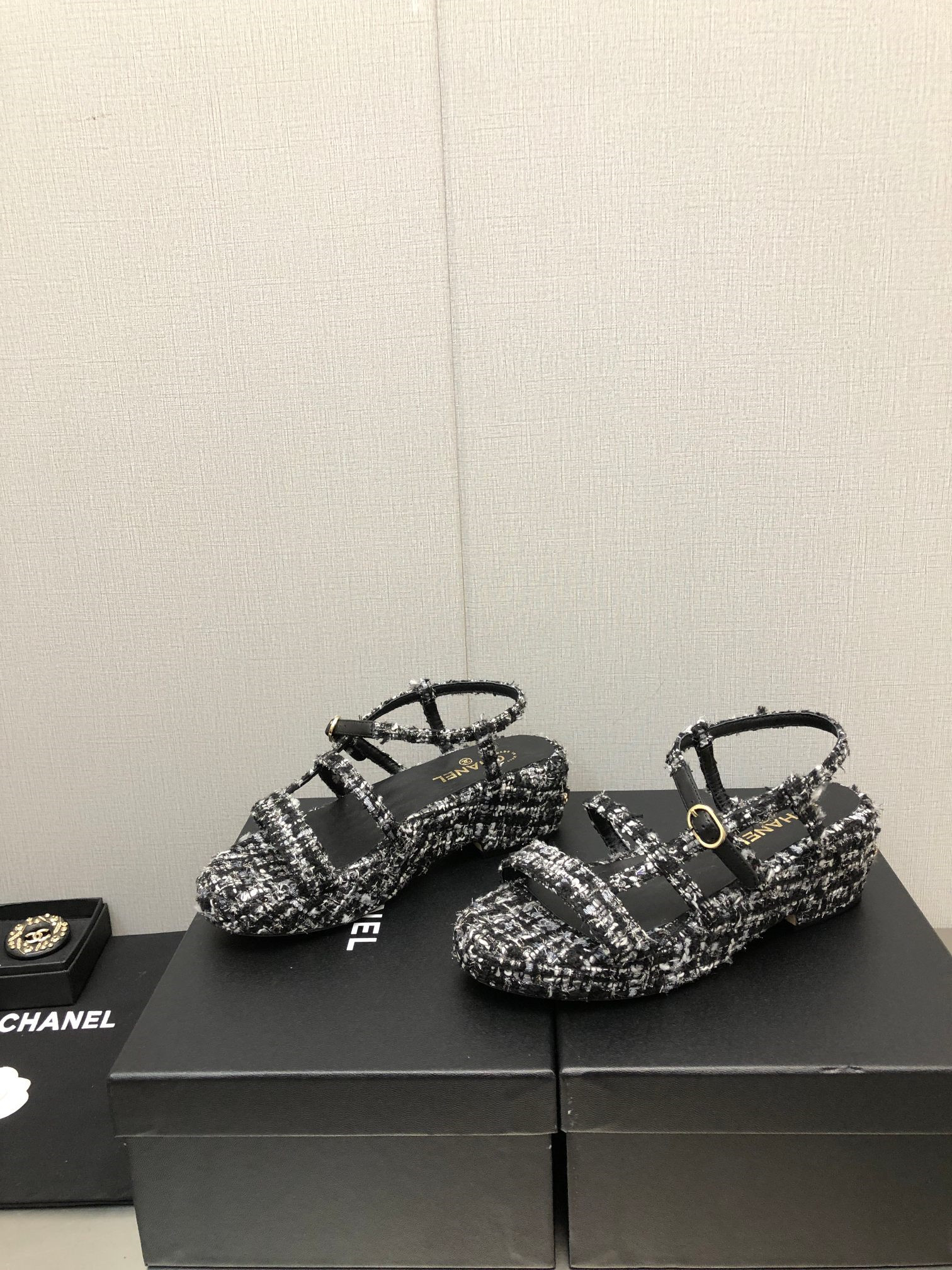 Best Replica Chanel back metal logo sandals - Colareps