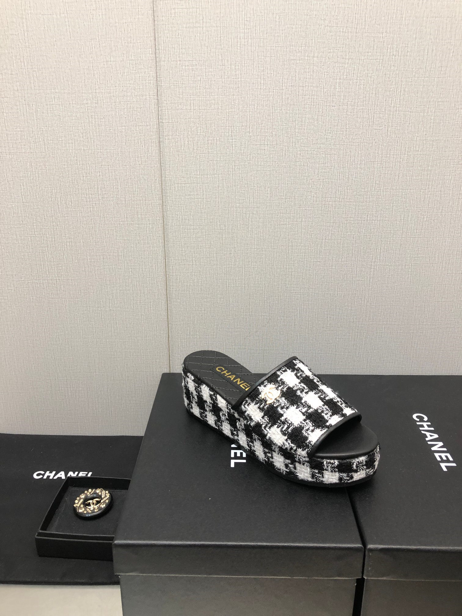 Best Replica Chanel rubber outsole high imitation water platform slippers - Colareps