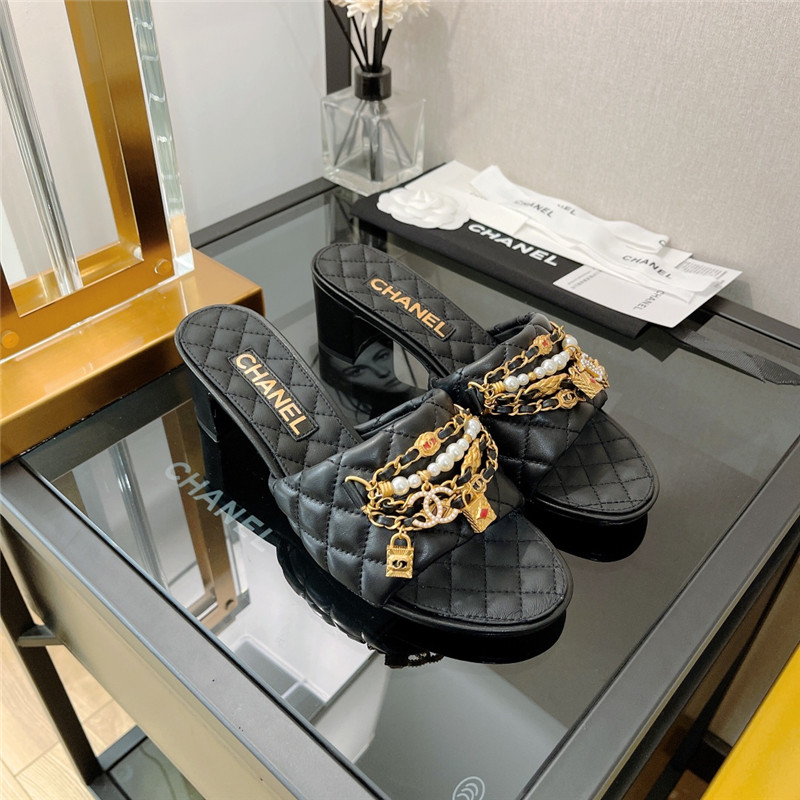 Best Replica chanel pendant pearl chain high heel slippers - Colareps