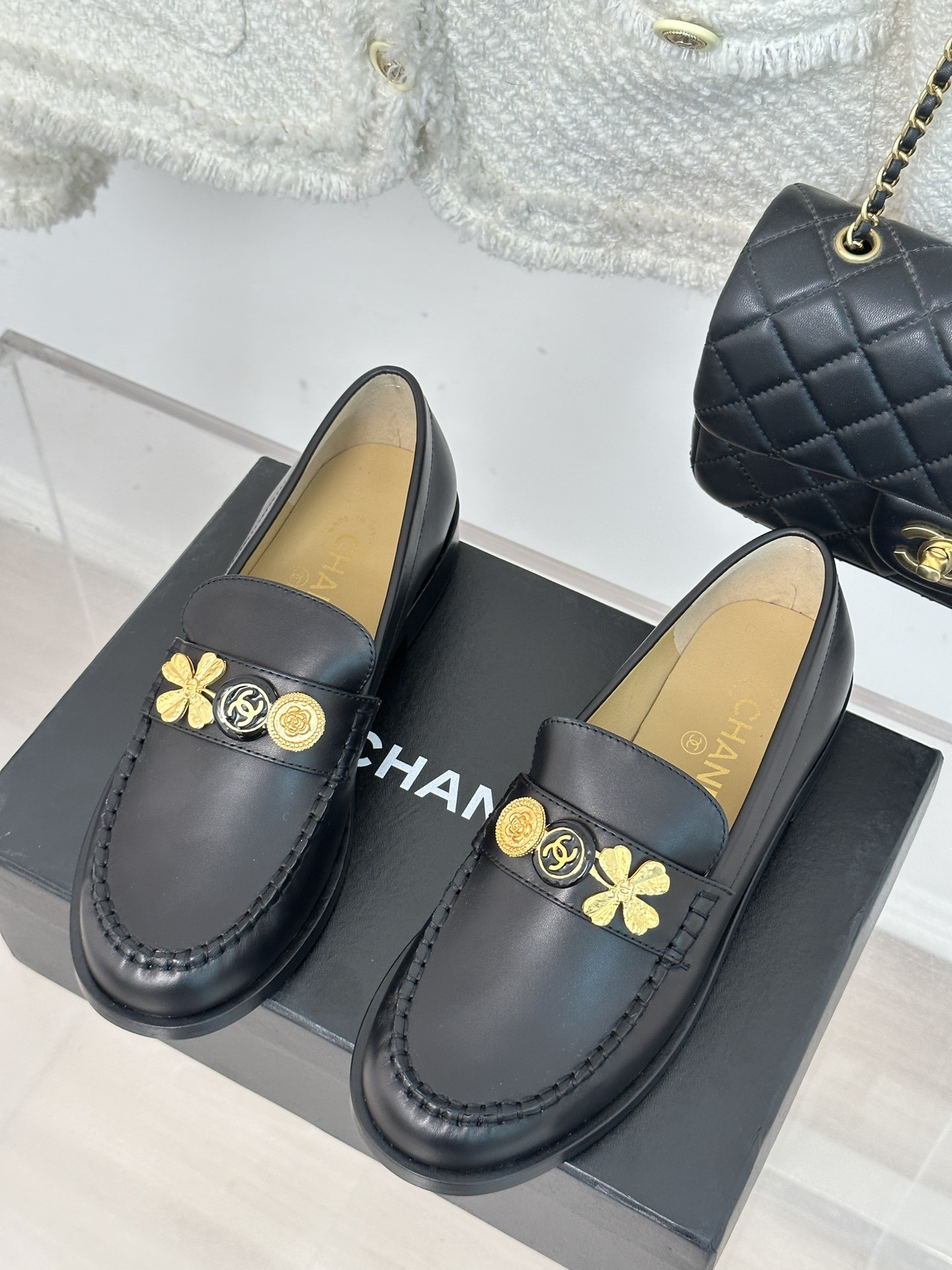 Best Replica Chanel classic double C gold four-leaf clover gold coin loafers - Colareps