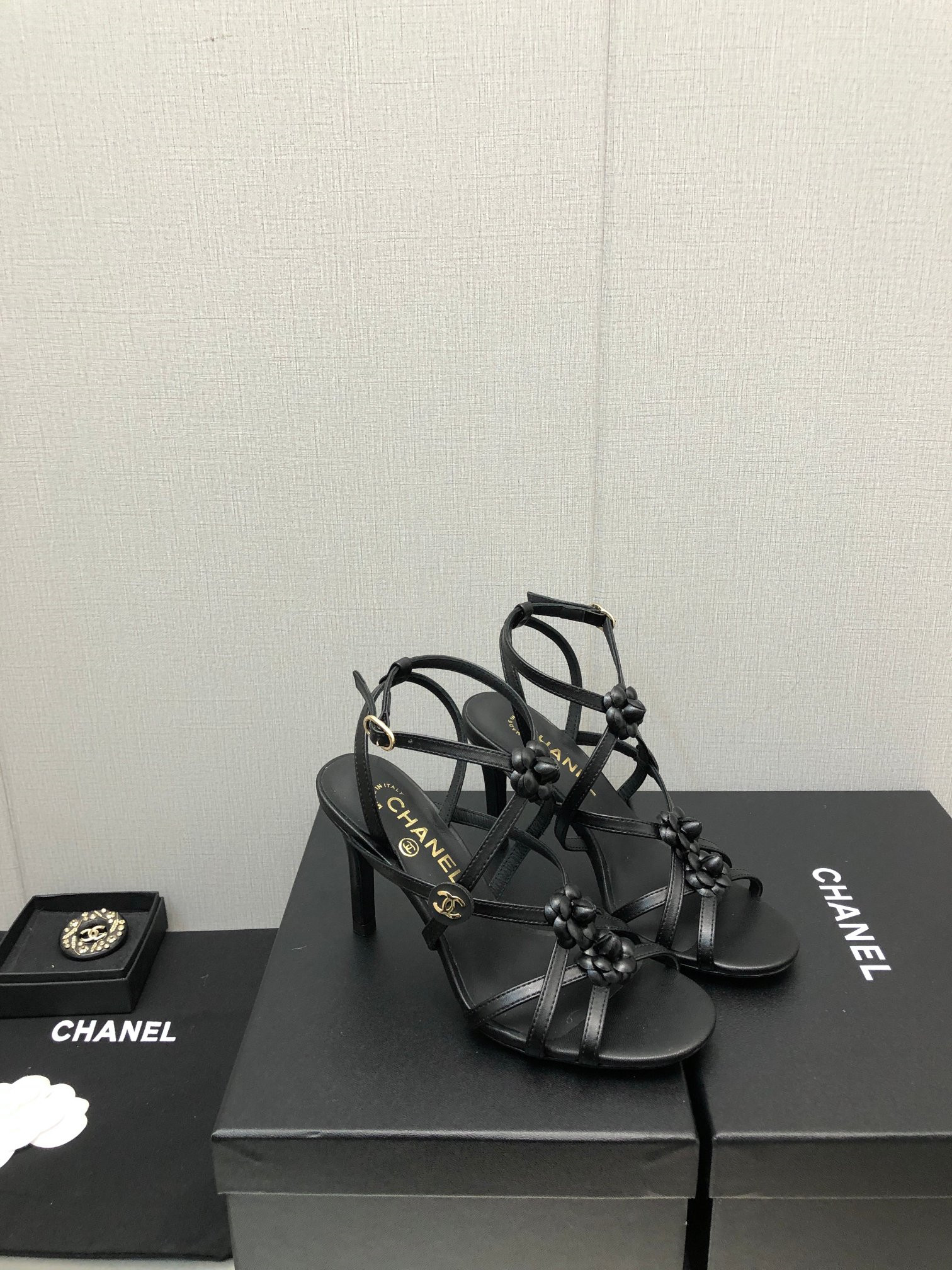 Best Replica chanel classic chain accessories flower sandals - Colareps