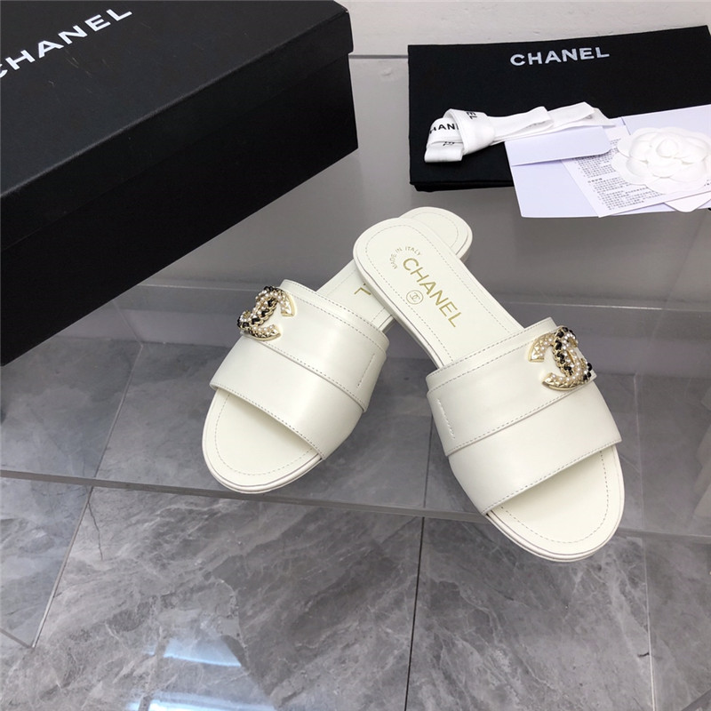Best Replica Chanel double C pearl rhinestone buckle slippers - Colareps