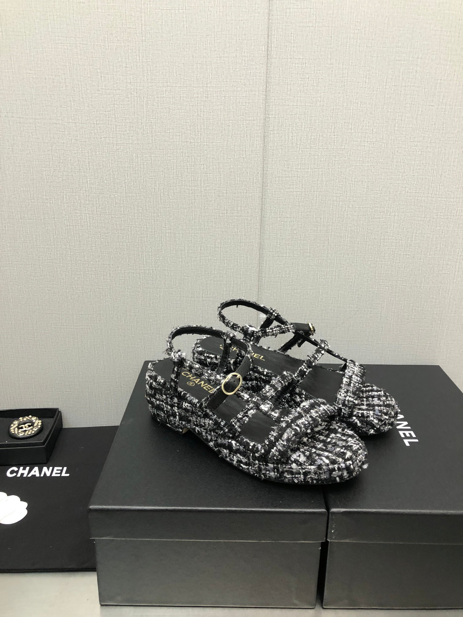 Best Replica Chanel back metal logo sandals - Colareps