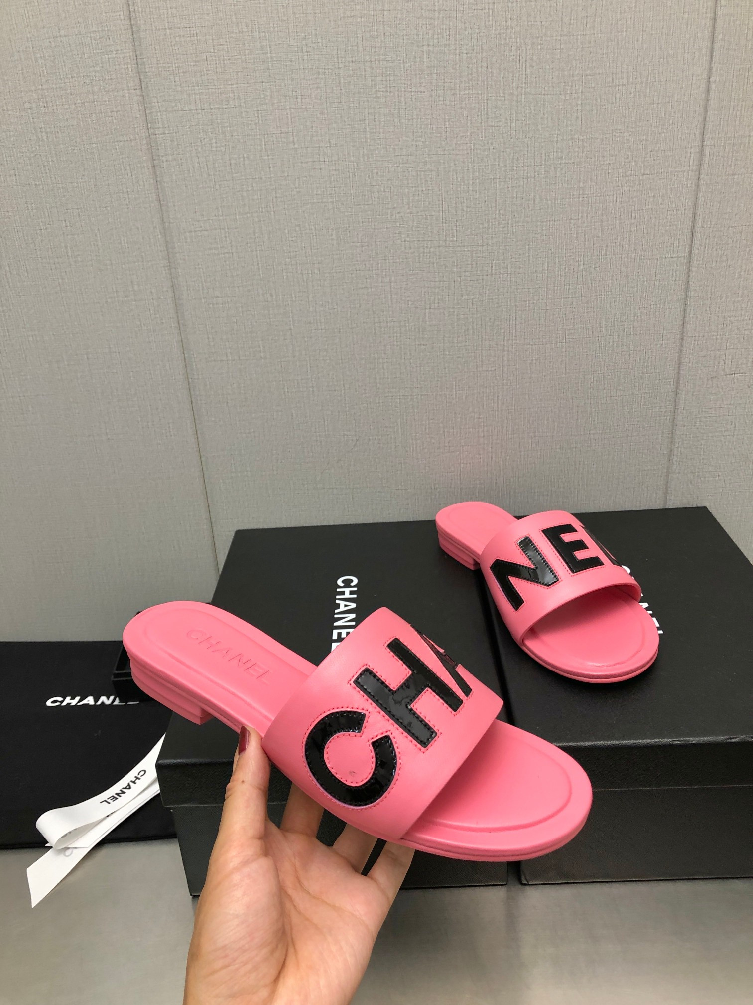 Best Replica Chanel color matching letter leather buckle slippers - Colareps
