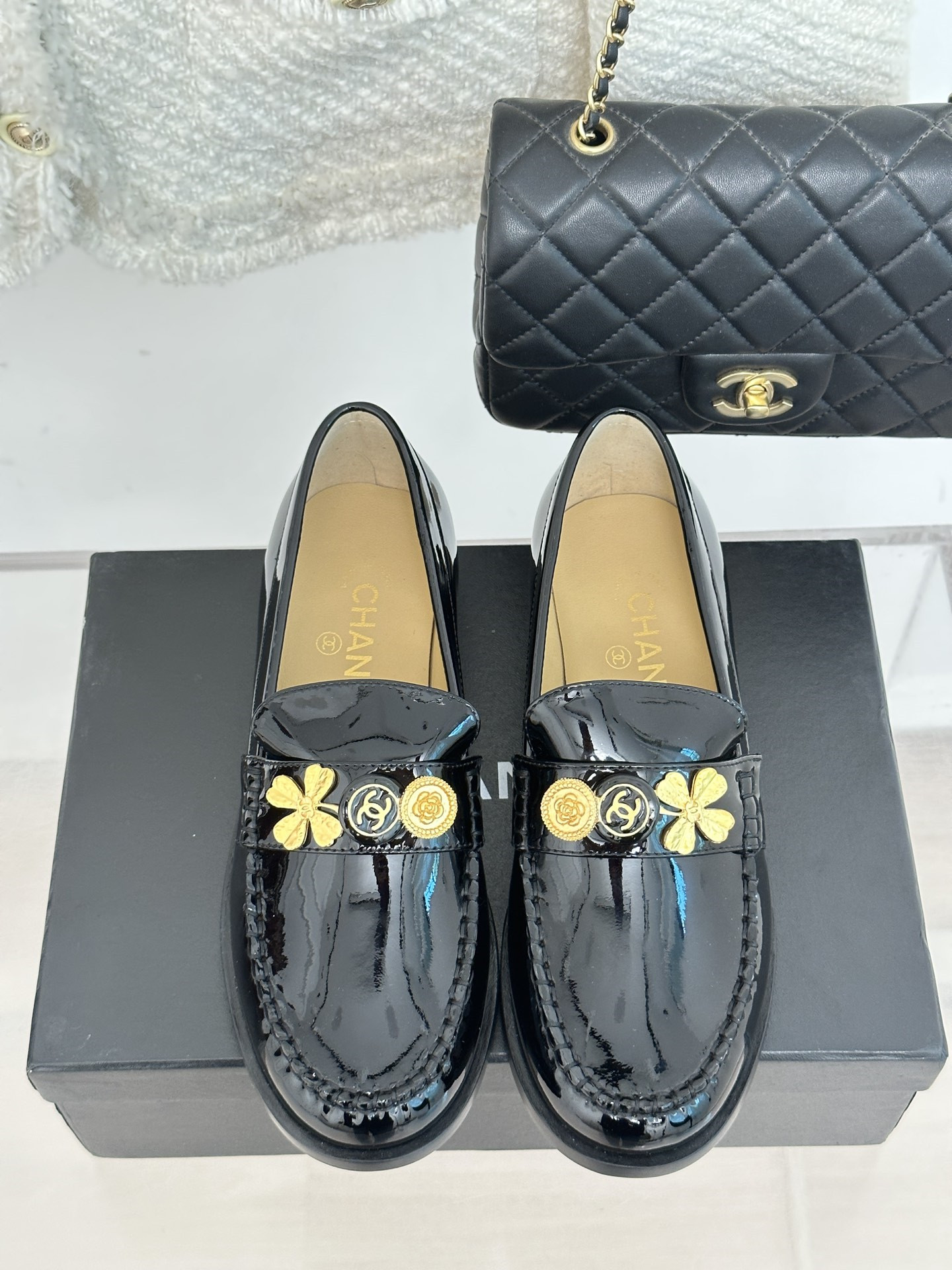 Best Replica Chanel classic double C gold four-leaf clover gold coin loafers - Colareps