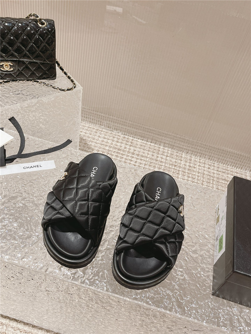 Best Replica Chanel Lingge Velcro Thick Bottom Bread Lazy Slippers - Colareps