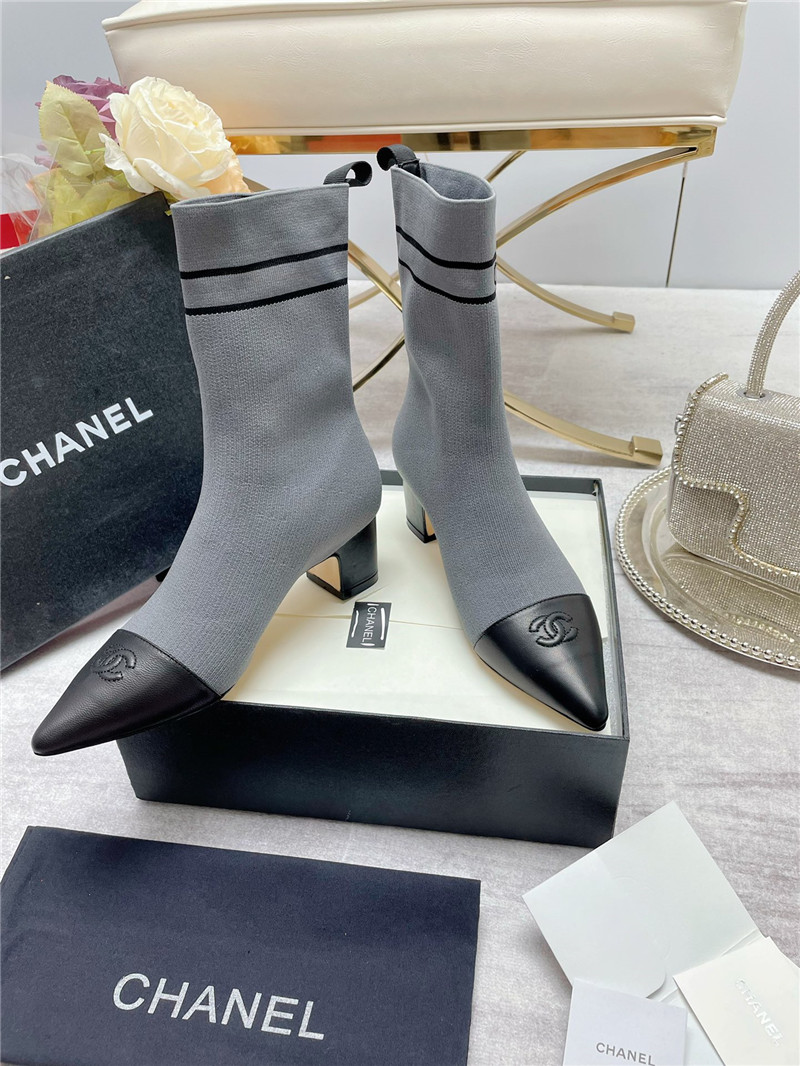 Best Replica chanel logo pointed toe chunky heel ankle boots - Colareps