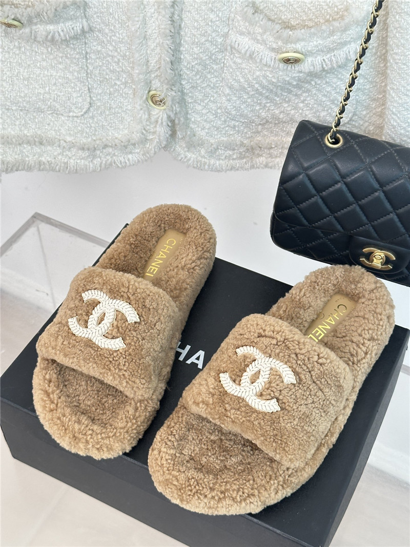 Best Replica Chanel classic four seasons double C plush slippers - Colareps