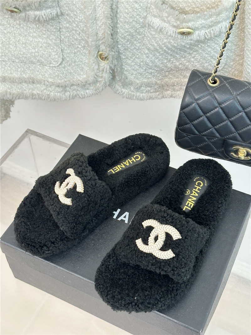Best Replica Chanel classic four seasons double C plush slippers - Colareps
