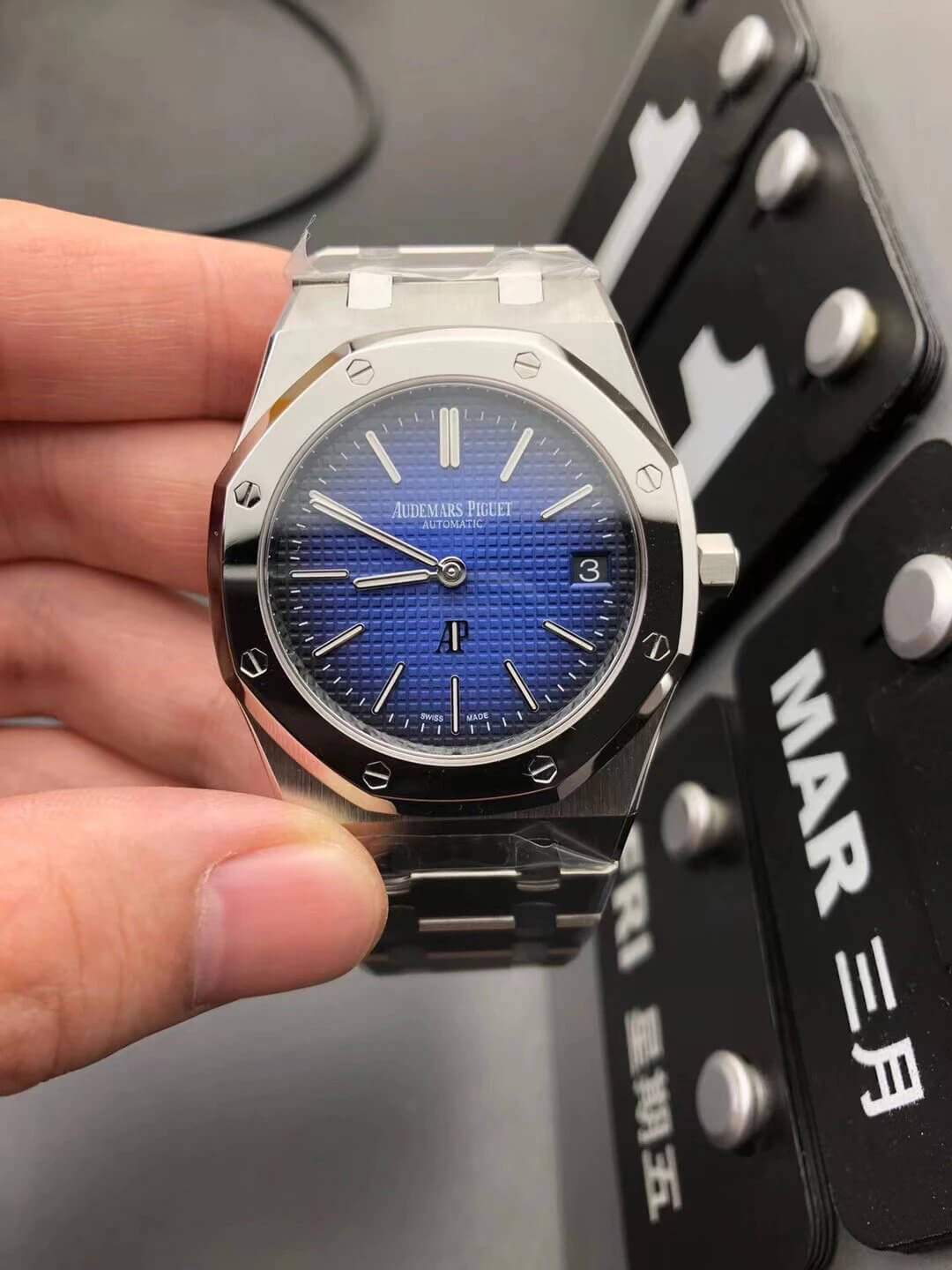 Best Replica Replica Audemars Piguet Royal Oak 15202IP.OO.1240IP.01 1:1 Best Edition ZF Factory Smoked Blue Dial - Colareps