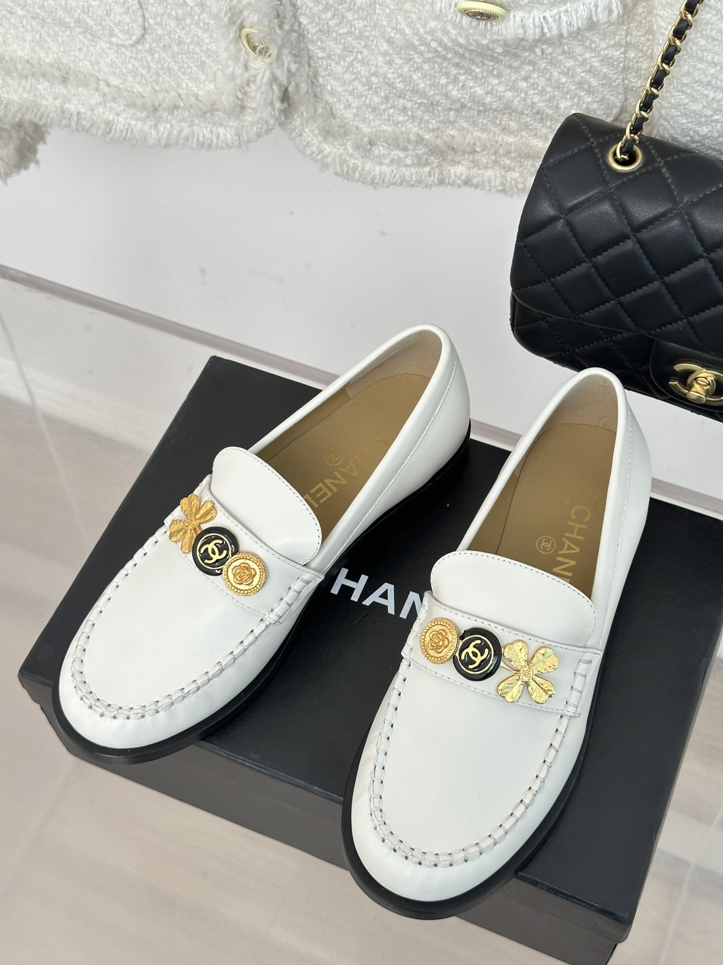 Best Replica Chanel classic double C gold four-leaf clover gold coin loafers - Colareps