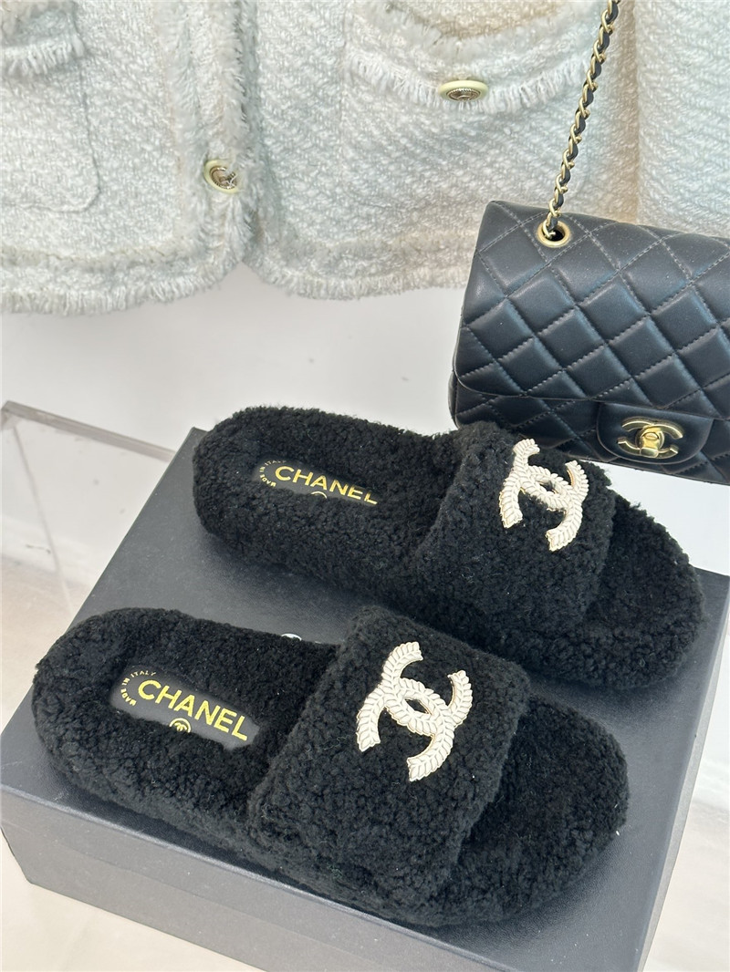 Best Replica Chanel classic four seasons double C plush slippers - Colareps