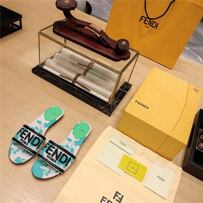 Best Replica fendi embroidered  FENDI  large English Logo logo slippers - Colareps
