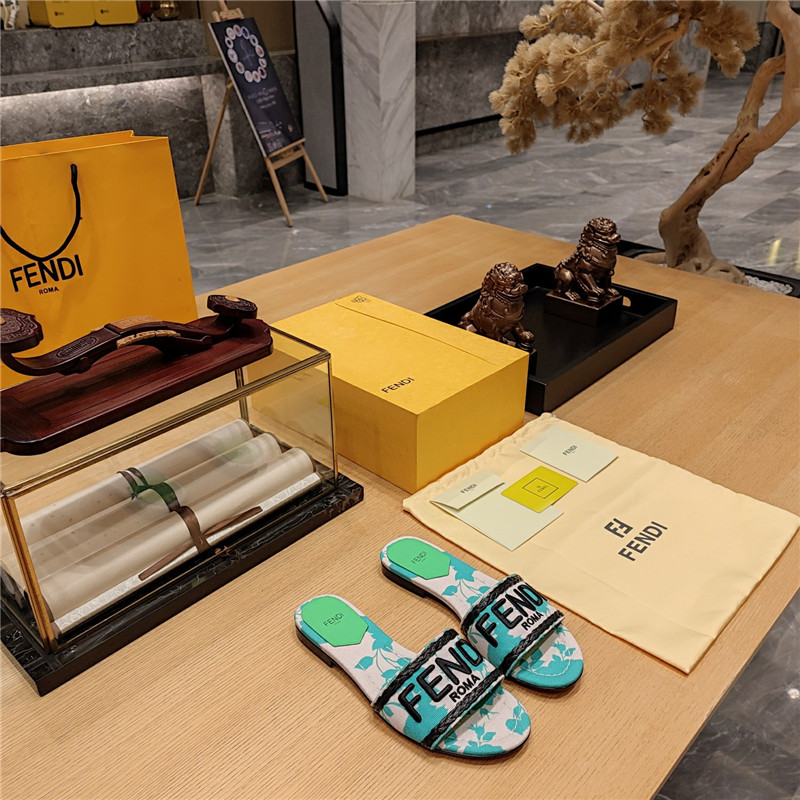 Best Replica fendi embroidered  FENDI  large English Logo logo slippers - Colareps