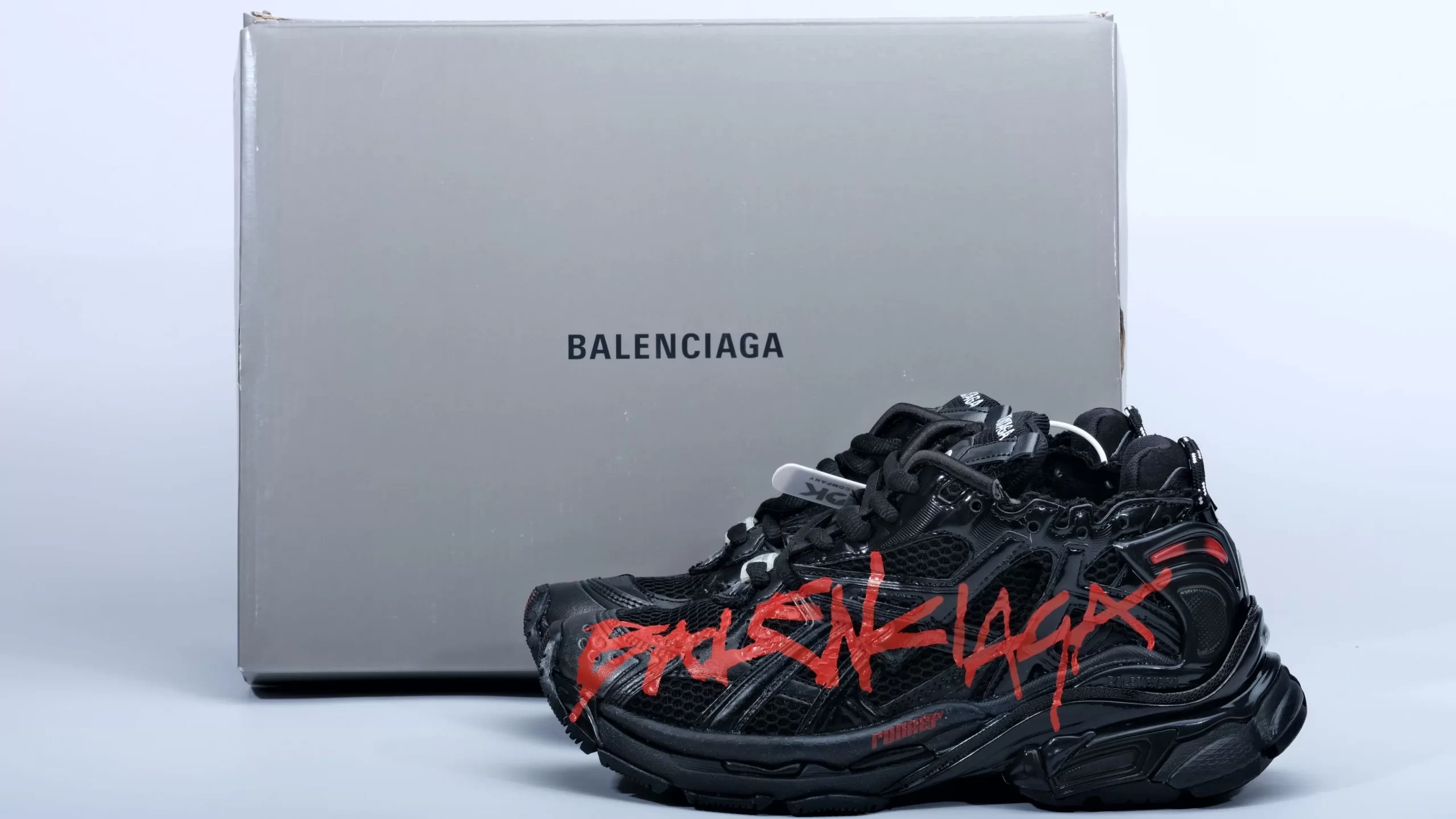 Best Replica Runner Graffiti Sneaker in Red and black mesh and nylon - Colareps