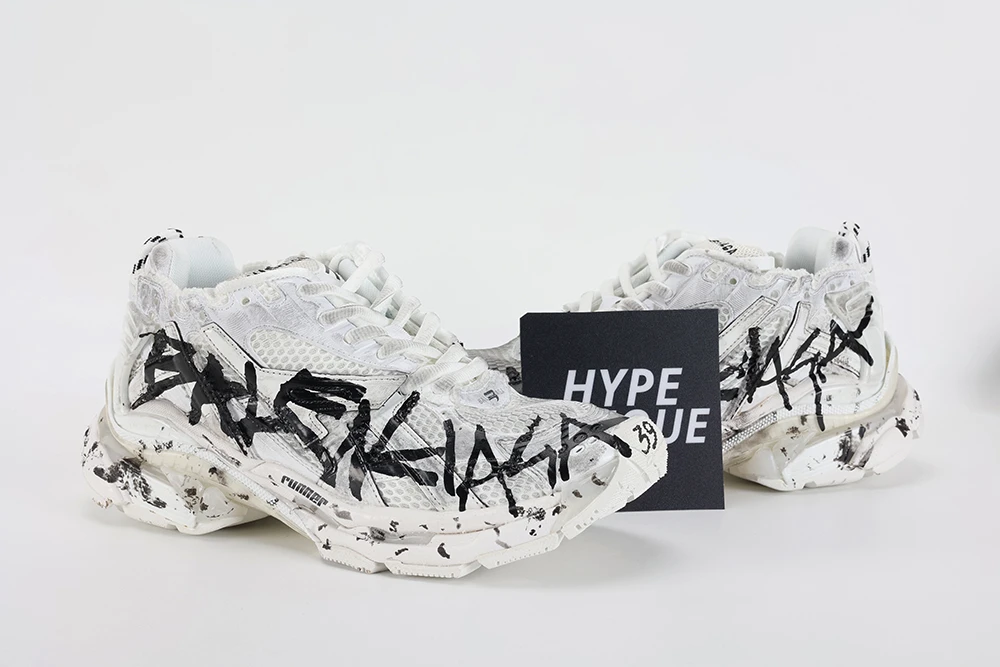Best Replica Runner Graffiti Sneaker in white and black mesh and nylon - Colareps