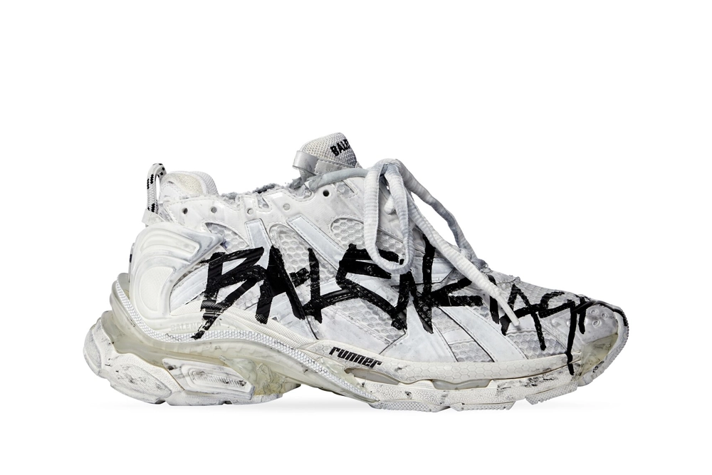 Best Replica Runner Graffiti Sneaker in white and black mesh and nylon - Colareps
