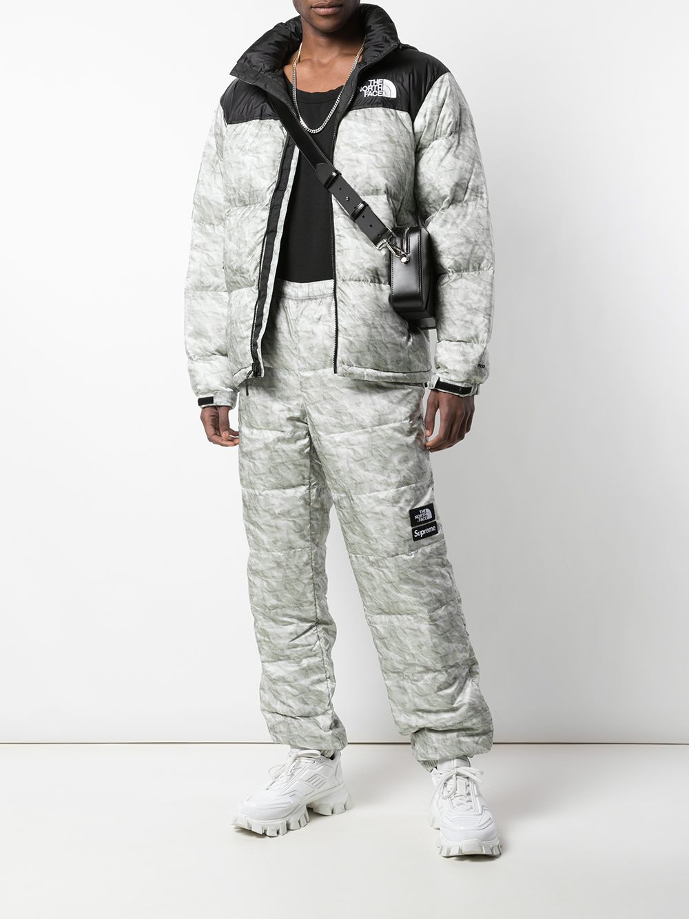 Best Replica Supreme x North Face Dupe Nuptse paper-print jacket - Cola - Colareps