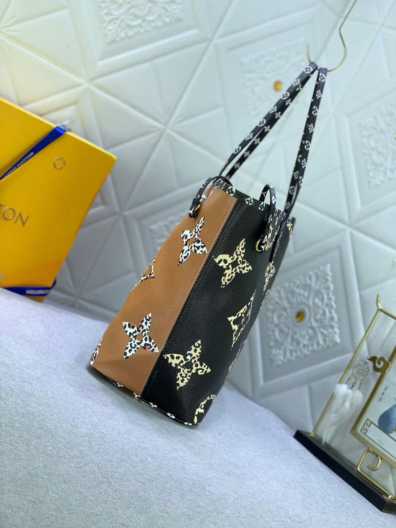 Best Replica Louis Vuitton Monogram Giant Jungle Neverfull MM Bag Replica Yellow M40995 - Colareps