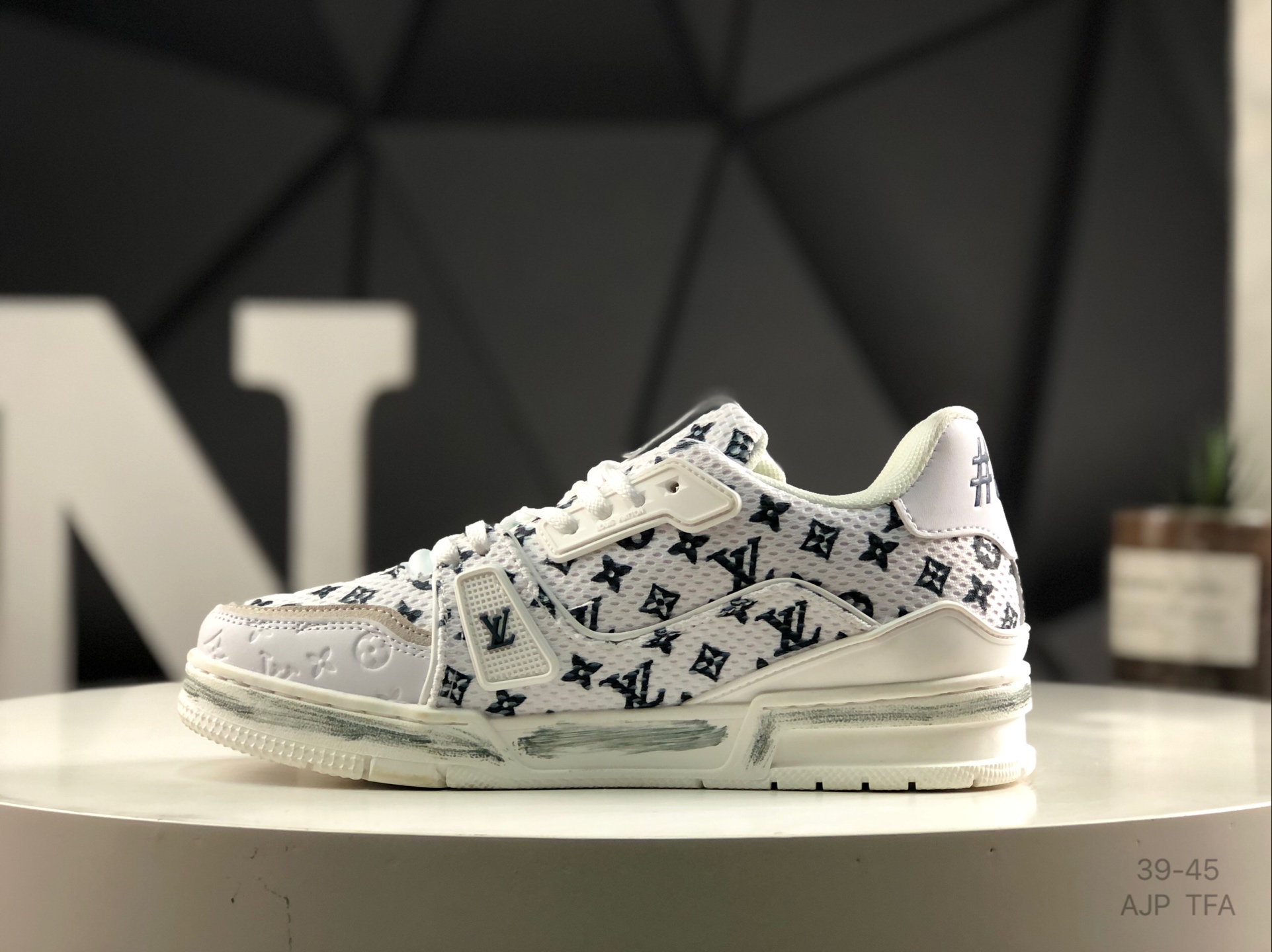 Best Replica Louis Vuitton Trainer Sneakers Replica - Colareps