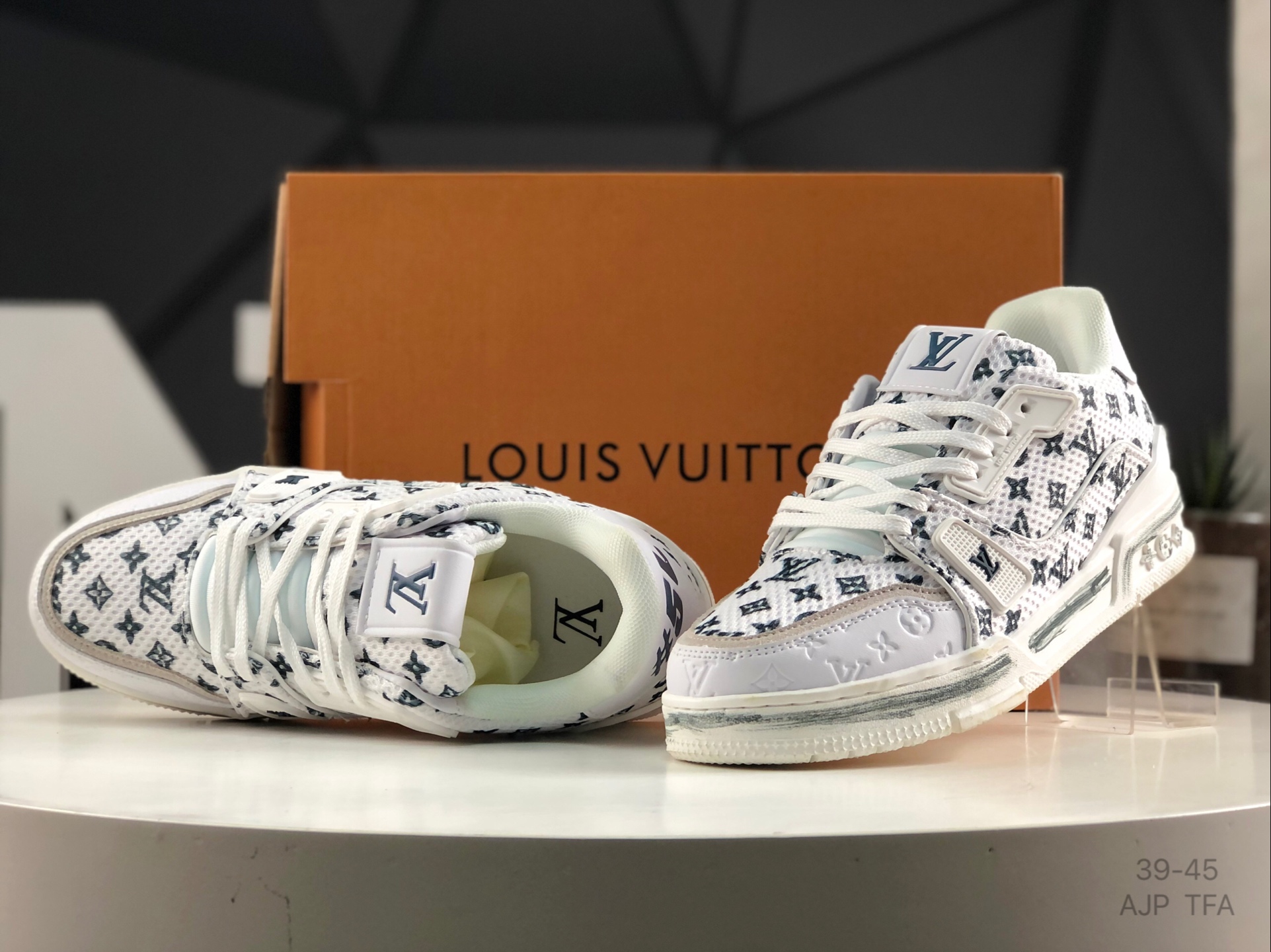 Best Replica Louis Vuitton Trainer Sneakers Replica - Colareps