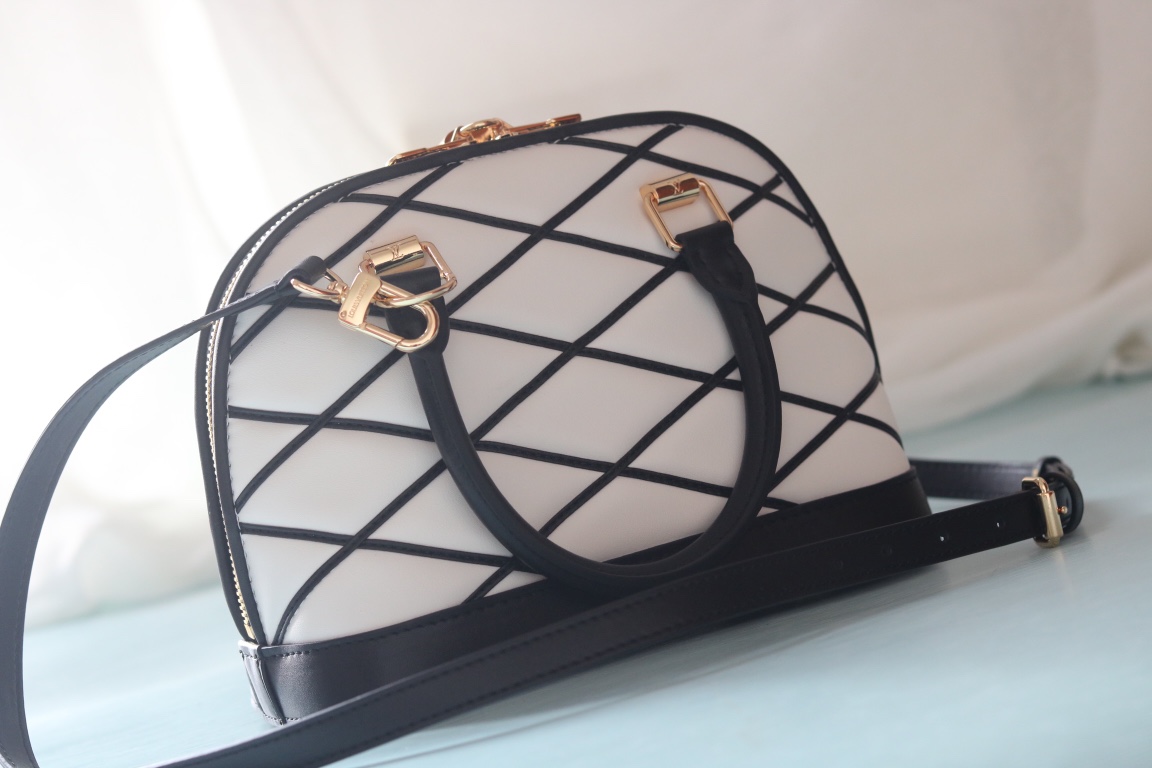 Best Replica Louis Vuitton black and white diamond full leather shell bag series Alma BB shell handbag - Colareps